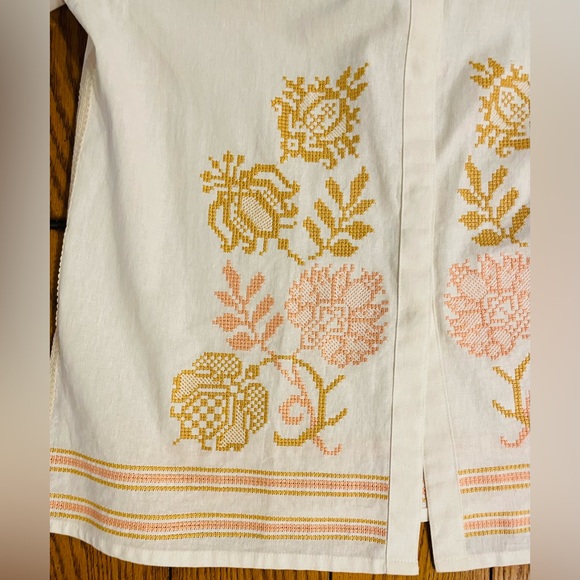 2KOLYORY Blouse Embroidered Knyajna Milky, size M/L, white/gold/pink embroidery - Picture 2 of 6